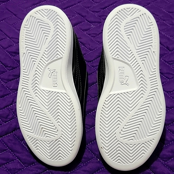 Puma kids Black and Gold size 13C - Picture 2 of 6